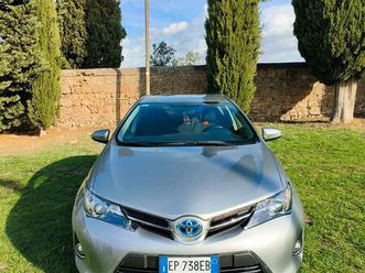toyota auris hybrid 1.8