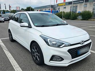 hyundai i20 gb fl 1.2 navi r.cam/p.sen shzg klima bth t.omat