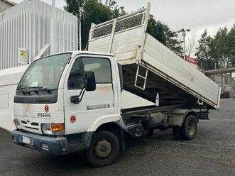 nissan cabstar e 110.35 3.0 tdi con cassone ribaltabile trilaterale