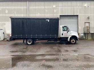 2010 international 4300 24’ box truck