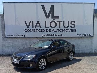 lexus is 220 d luxury 2d