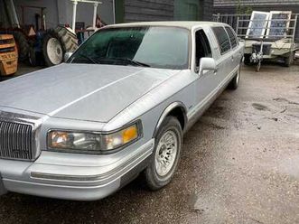 lincoln town car limosine 1997
