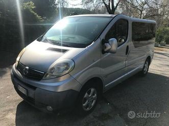 opel vivaro 27 2.5 cdti pc-tn combi 9 posti easytr
