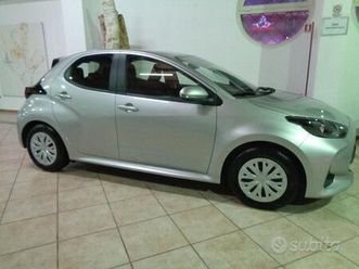 toyota yaris 1.5 hybrid 5 porte active