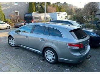 toyota avensis combi 1.8 tüv 11/27 kamera navi