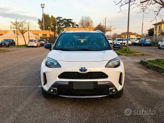 **toyota yaris cross adventure| tech pack|pedane**