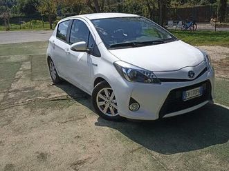 yaris ibrida