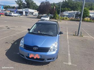 toyota corolla verso (2004)