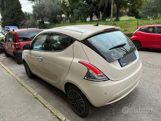 lancia ypsilon gold 1.0 hybrid 5 porte - 2022