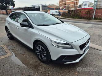 volvo v40 cross country d2 business plus
