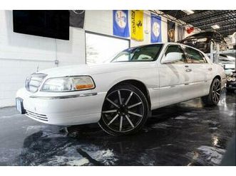 used 2007 lincoln town car signature