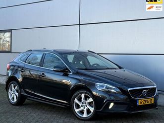 volvo v40 cross country - 1.6 d2 ocean race automaat |pano |memory |camera |leer |stoelverw |trekhaak |led |boekjes