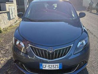 lancia ypsilon hybrid 70cv