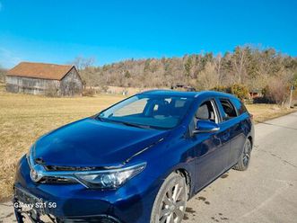 toyota auris touring sports