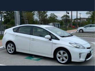 toyota prius 3 phase 2 finition lounge ( haut de gamme)