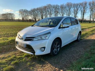 toyota verso skyview 2014