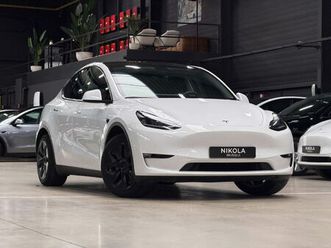 tesla model y long range awd - winterpack - autopilot