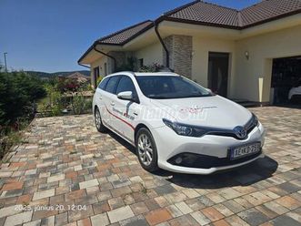 toyota auris touring sports 1.8 hsd active my17 tempomat (automata)