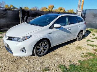 toyota auris touring sports 1.8 hsd executive skyview (automata) hybrid ! ritkaság !egyedi rendelés a rendelhető összes extrával !