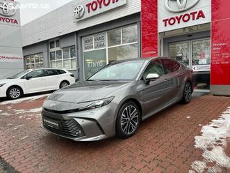 toyota camry 2.5l hybrid 230 koní,