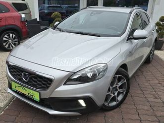 volvo v40 cross country 2.0 [t3] ocean race bőr belső/ülésfűtés/önbeparkoló/kamera/garancia