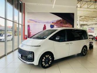 2.2d luxury 9-seater