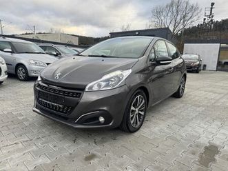 peugeot 208 1,2 active / panorama-dach /rü-kamera