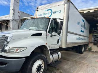 2015 international 4300 26’ box truck w lift gate