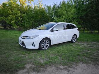 toyota auris touring sports 1.8 hsd icon (automata) 116000km!