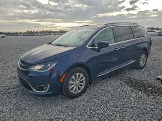 chrysler pacifica touring l