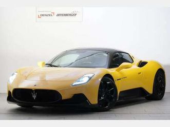 maserati mc20 leichtbau monocoque rennsitze