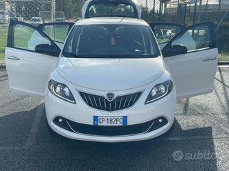 lancia ypsilon 1.0 firefly 5 porte s&s hybrid go