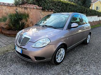 lancia ypsilon 1.2 benzina - neopatentati