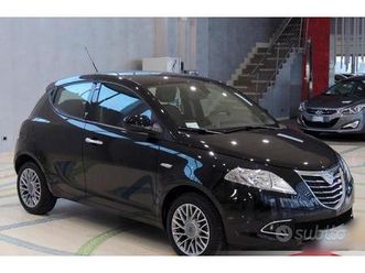 lancia ypsilon 1.3 mjt 16v 95 cv 5 porte s&s plati