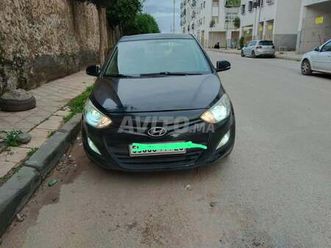 voiture en très bon état, bienvenue à ceux qui ve...