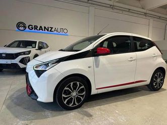 aygo 2ª serie aygo 1.0 vvt-i 72 cv 5 porte x-play