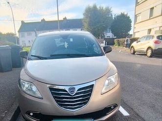 lancia ypsilon 2015