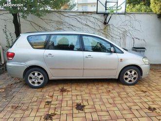 toyota avensis 7 places