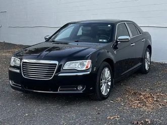 chrysler 300c hemi awd 2013...low low km !!
