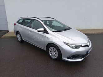 toyota auris touring sports 1.33 live 1tulaj.szervizkönyves.jó állapot