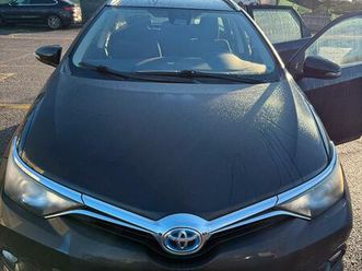 toyota auris sw hibryd anno 2017