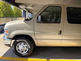 2012 ford e350 super duty 12-passenger van