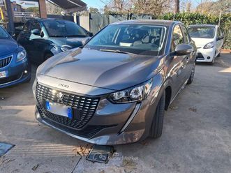 ottime condizioni, non fumatore appena fatto tagliando