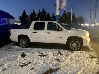 2008 chevrolet avalanche lt. 4x4 160k miles. super nice truck