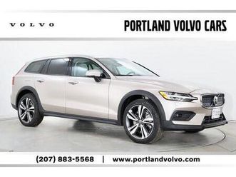 new 2026 volvo v60 cross country plus, b5 awd gas (mild hybrid)