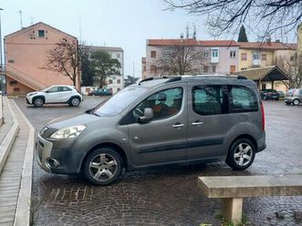 peugeot partner 1.6 hdi 110 cv con gancio traino