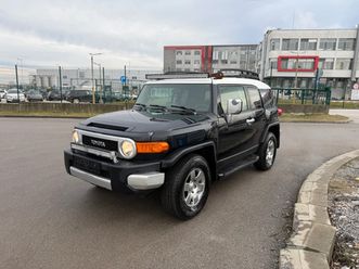 toyota fj cruiser 4.0 v6 4x4 / теглич / блокаж / bluetooth / camera