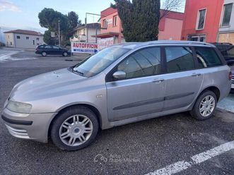 autoveicolo con gancio traino