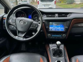 toyota avensis touring sport