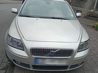 volvo v50 2.4 automatik mit gasanlage & anhängerkupplung